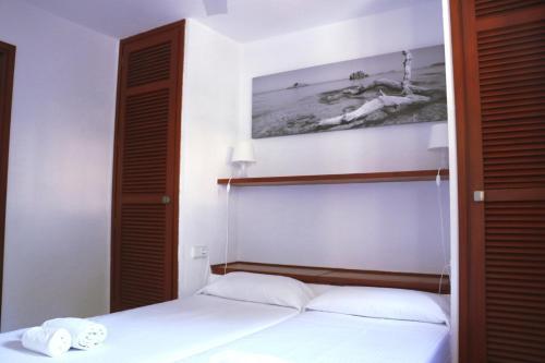 Apartamentos Club Cala Azul Sant Carles de Peralta Eksteriør bilde