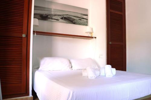 Apartamentos Club Cala Azul Sant Carles de Peralta Eksteriør bilde