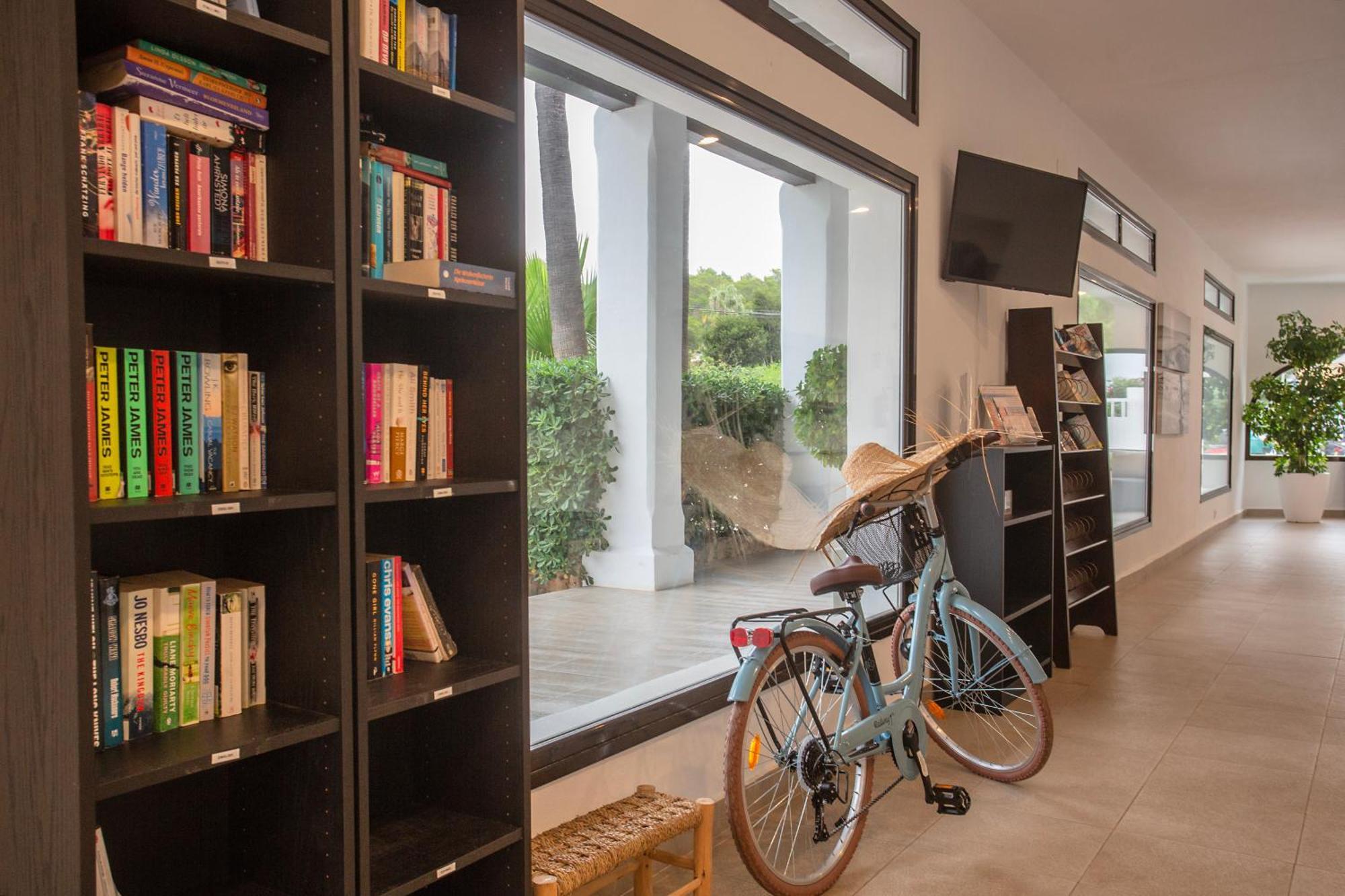 Apartamentos Club Cala Azul Sant Carles de Peralta Eksteriør bilde